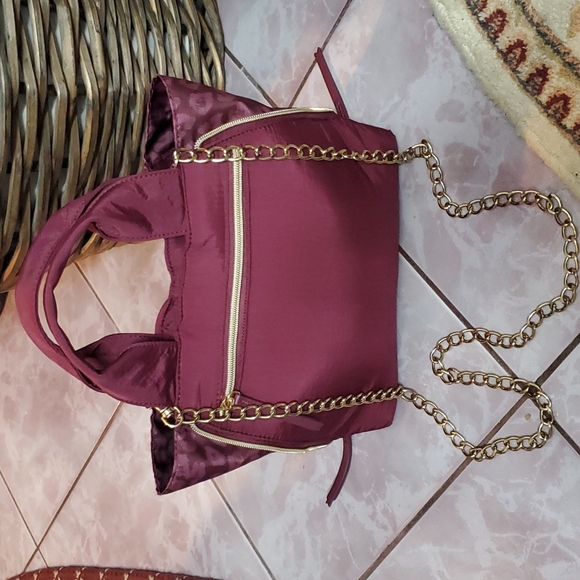 💫Host Pick💫Stella & Dot Zip it Crossbody in Oxblood NWT - Picture 2 of 11
